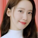 Yoona Instagram – 💄💋
@singlesmagazine 
@esteelauderkr