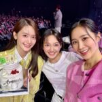 Yoona Instagram - 6000일동안💗 #소원축하해 #멤버들고마워요🫶🏻 #소녀시대데뷔6000일