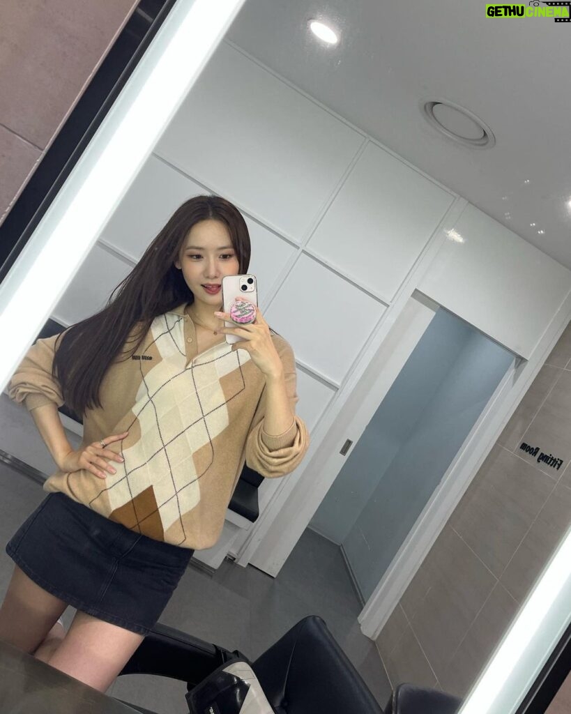 Yoona Instagram - 셀카 & 셀카