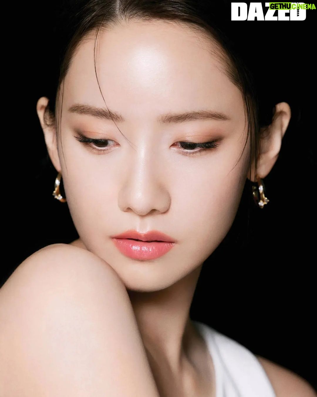 Yoona Instagram - new๐ธ #์์คํฐ๋ก๋ @esteelauderkr