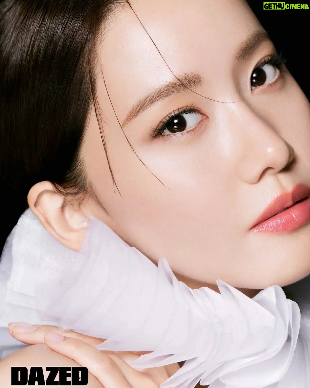 Yoona Instagram - new๐ธ #์์คํฐ๋ก๋ @esteelauderkr