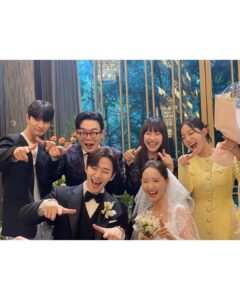 Yoona Instagram - 엔딩👑 #원럽 #삼총사 #육남매 #킹더랜드