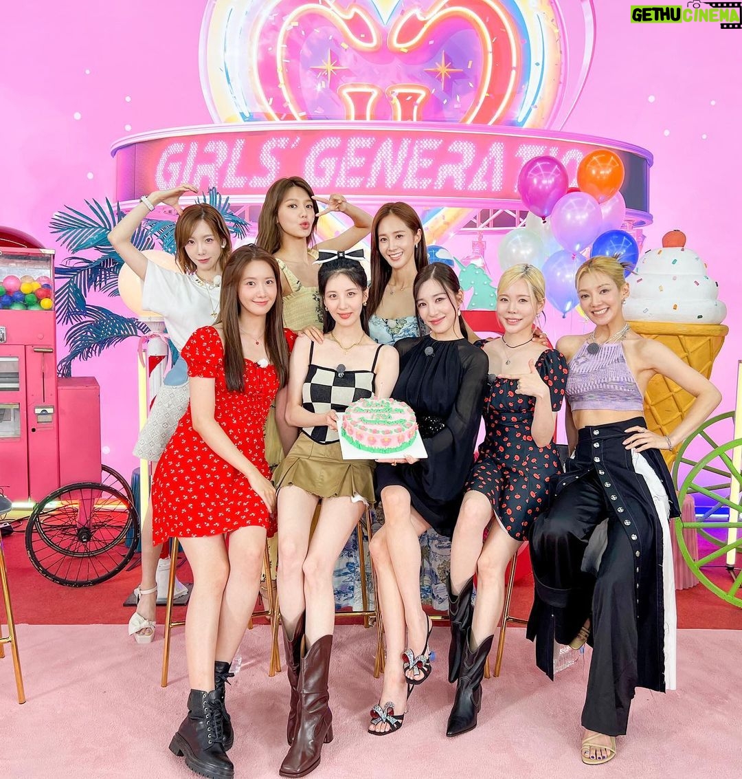 Yoona Instagram - 소녀시대 15주년❤️ 정규 7집 우리 꼭 오래 영원하자 소원 💕 #forever1