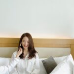 Yoona Instagram – 🙂 월요일에 일하는거 보통아이요