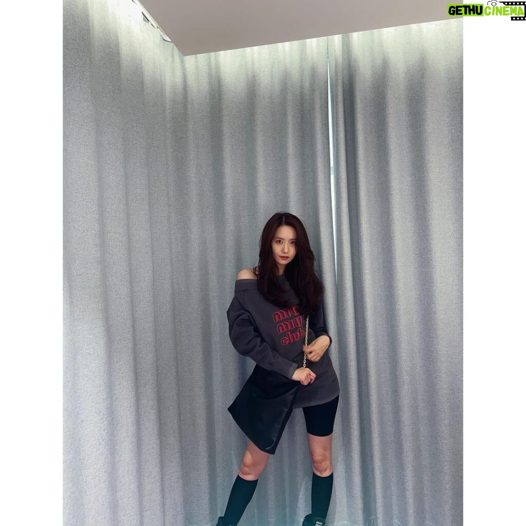 Yoona Instagram - 👜👜👜 @miumiu #광고