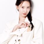 Yoona Instagram - 맘에들어 💙 #에스티로더 #갈색병 #더블웨어 @esteelauderkr