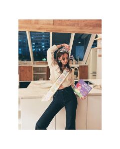 Yoona Instagram - 오늘 내 생일❤️축하 고마워요 #라이브연결뭐가문제였던거니...? #대환장파티 #덕분에웃으며마무리