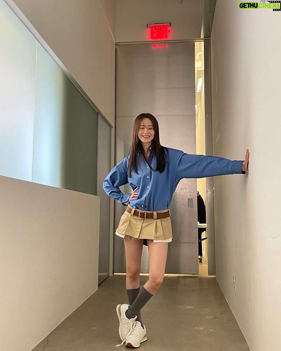 Yoona Instagram - đđđ @MiuMiu @NewBalance #NewBalanceXMiuMiu #ę´ęł
