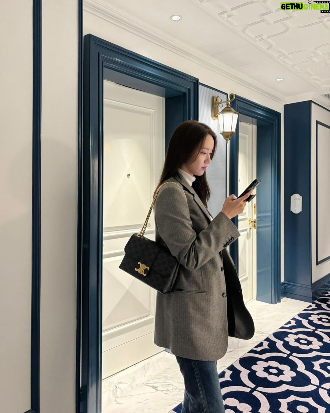 Yoona Instagram - 🖤 #CELINEBYHEDISLIMANE #ê´‘ê³ @celine
