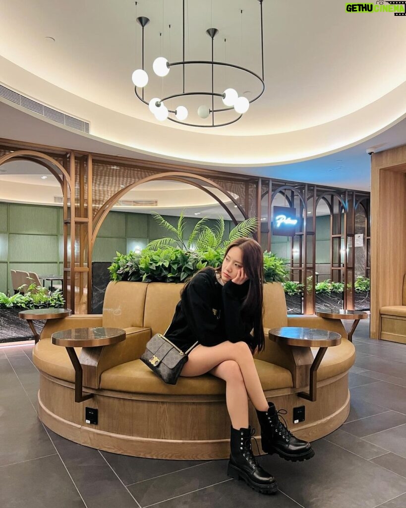 Yoona Instagram - 🖤 #CELINEBYHEDISLIMANE #광고 @celine