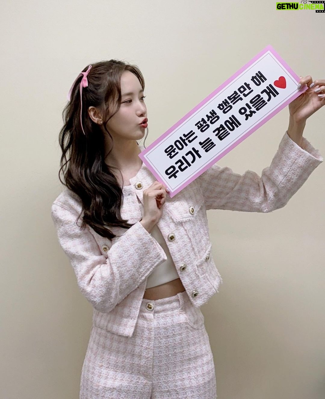 Yoona Instagram - 얼굴봐서 너무 좋았던 이틀 🩷 보고싶었엉 소원 고마워 🥰 #yoonite #seoul