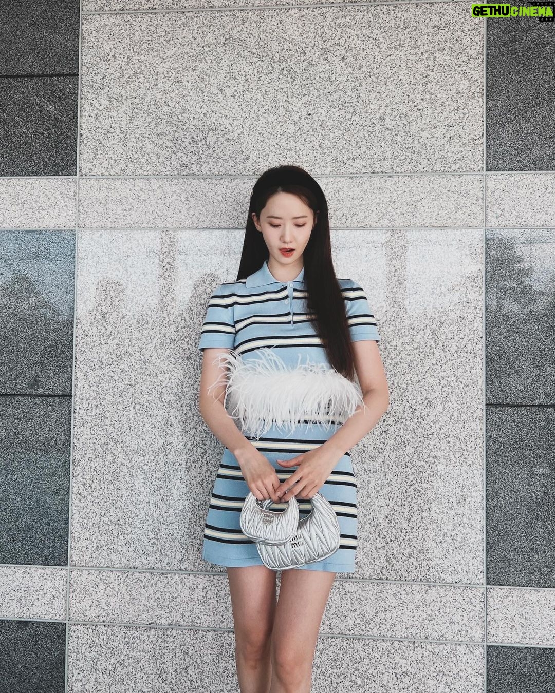 Yoona Instagram - 👗👜 @MiuMiu #MiuMiuHoliday