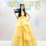 Yoona Instagram – 2023년에도 가요대제전과 함께하는 
아홉번째 마지막날 그리고 2024년 새해🫶🏻
올해는 작년보다 더 나은 한 해 되길 바랄게요 👍🏻
새해 복 많이 받으세요🐲🐉