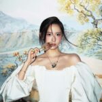 Yoona Instagram – My favorites🖤
@dazedkorea 
@qeelinjewellery