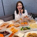 Yoona Instagram - 이번 추석은 싱가포르에서 크랩크랩😋