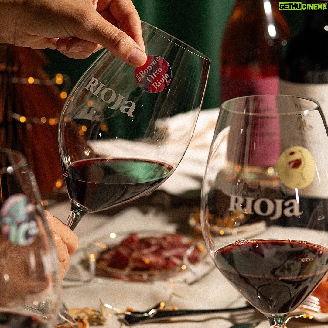 Yorokobu Instagram - ¡Que nadie le de el cambiazo a tu copa de Rioja estas Navidades! Para tus encuentros con familia y amigos, hemos diseñado junto con @yorokobu estos marcacopas para que siempre sepas cuál es tu Rioja. 🍷 Completa el formulario y obtén tus marcacopas gratis. 🙌🏻Link in Bio