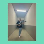 Yoshino Aoyama Instagram - #0722 🎸💥 ・ 「マイナビ閃光ライオット2023」でした。 ・ “結束バンド”初のフェス参加！！ しかもあの！あの閃光ライオット！ ステージから見える景色もすべてすっごく新鮮で新鮮で、音楽を愛する若者たちの空間で息をできて生きられて幸せでした。 ・ ・ 結束バンドがここに立つ意味や、わたしというガワがギターを弾きボーカルを務める理由を、自分なりに今日までいろんな方角から考えていました。 答えは、うまく言葉にできないけれど その先にあったパフォーマンスになった気がします。 ・ とにかくとにかくファイナリストの皆さんがギラッギラで個性的で、輝きまくっていてかな〜り当てられました！ 音楽って本当にそれぞれの人生の鏡すぎて、自由で楽しすぎる！！！！！！！！ わたしは後藤ひとりの声帯でしかないけれど、声帯だからできること見えるものやらせていただけることを、これからも大切に大切にします。 ⁡ ありがとうございました！ ⁡ 𝘛𝘩𝘢𝘯𝘬 𝘺𝘰𝘶. ⁡ #マイナビ閃光ライオット2023 #ぼっちざろっく #結束バンド #BocchitheRock #KessokuBand ⁡ 緑黄色社会の皆さんにもお会いしてしまって、よかったです〜って声かけていただいて、ええええりょりょくしゃかさん！ﾎﾝﾓﾉﾀﾞ､､えええ嬉し嬉うれうれ嬉しいうわあああ「ｴｯﾍﾍ、あ、ありがざ…へへ…」、終わり。
