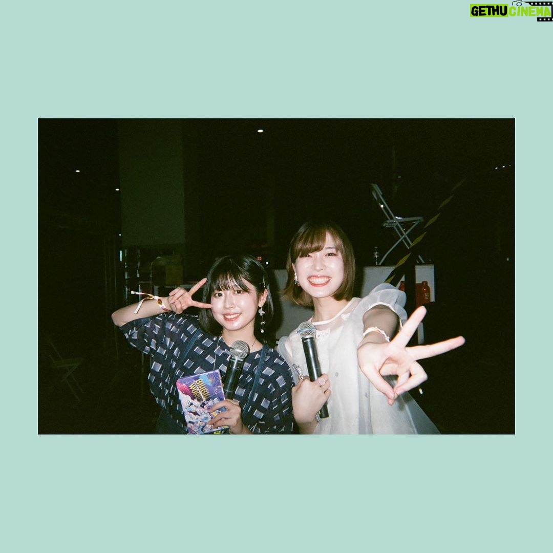 Yoshino Aoyama Instagram - #0722 📷📷 ・ 上海の思い出写真たち② スタッフさんがインスタントカメラ持ってきてて現像してくれました! なんだかエモーショナル!! ・ ・ #ぼっちざろっく #孤獨搖滾 #青山吉能 #後藤ひとり 役