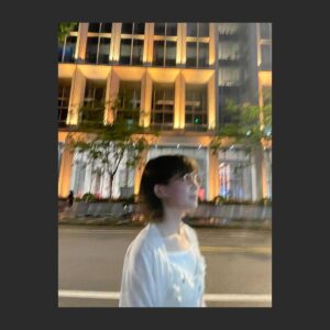 Yoshino Aoyama Instagram - #0722 🎸🌿
・
上海の思い出写真たち①
詳しくはラジオとかでお話しするのかも？
・
・
谢谢大家!!!!
Thank you!!!!
・
#ぼっちざろっく #孤獨搖滾
#水野朔 ぴ #山田リョウ 役
#青山吉能 #後藤ひとり 役