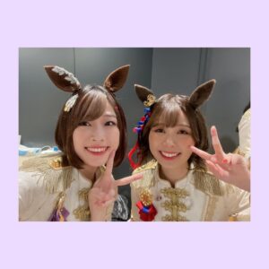 Yoshino Aoyama Instagram - #0716 🐎🎤
・
思い出写真②
〜2ショットたち〜
・
本ちゃん
ゆりな
すみれさん
だーみなさん
そらまるさん
なつみん
ちささぁん
はおちゃん
ひなきちゃん
松岡
・
待機のタイミングが合わずやDAY2は撤収の時間もあったりで撮れずな方が多数😭ひーん
楽屋でも皆さん(というかゆりな)が本当に楽しくて、一生笑い声が響いていて愉快でした！
お写真以上の思い出があるってことサ
ま、みんなにもちょっとは共有してやろう📷
・
・
#ウマ娘 #umamusume 
#ウマ娘5th
#ウマ娘5th横浜D2
#再投稿🙇‍♀️