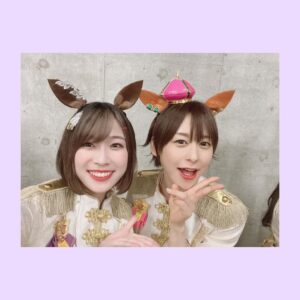 Yoshino Aoyama Instagram - #0716 🐎🎤
・
思い出写真②
〜2ショットたち〜
・
本ちゃん
ゆりな
すみれさん
だーみなさん
そらまるさん
なつみん
ちささぁん
はおちゃん
ひなきちゃん
松岡
・
待機のタイミングが合わずやDAY2は撤収の時間もあったりで撮れずな方が多数😭ひーん
楽屋でも皆さん(というかゆりな)が本当に楽しくて、一生笑い声が響いていて愉快でした！
お写真以上の思い出があるってことサ
ま、みんなにもちょっとは共有してやろう📷
・
・
#ウマ娘 #umamusume 
#ウマ娘5th
#ウマ娘5th横浜D2
#再投稿🙇‍♀️