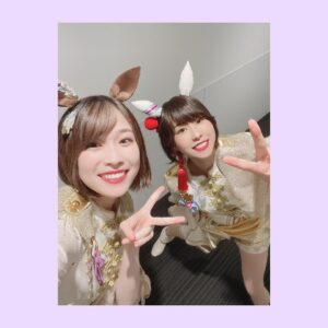 Yoshino Aoyama Instagram - #0716 🐎🎤
・
思い出写真②
〜2ショットたち〜
・
本ちゃん
ゆりな
すみれさん
だーみなさん
そらまるさん
なつみん
ちささぁん
はおちゃん
ひなきちゃん
松岡
・
待機のタイミングが合わずやDAY2は撤収の時間もあったりで撮れずな方が多数😭ひーん
楽屋でも皆さん(というかゆりな)が本当に楽しくて、一生笑い声が響いていて愉快でした！
お写真以上の思い出があるってことサ
ま、みんなにもちょっとは共有してやろう📷
・
・
#ウマ娘 #umamusume 
#ウマ娘5th
#ウマ娘5th横浜D2
#再投稿🙇‍♀️