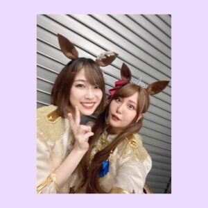 Yoshino Aoyama Instagram - #0716 🐎🎤
・
思い出写真②
〜2ショットたち〜
・
本ちゃん
ゆりな
すみれさん
だーみなさん
そらまるさん
なつみん
ちささぁん
はおちゃん
ひなきちゃん
松岡
・
待機のタイミングが合わずやDAY2は撤収の時間もあったりで撮れずな方が多数😭ひーん
楽屋でも皆さん(というかゆりな)が本当に楽しくて、一生笑い声が響いていて愉快でした！
お写真以上の思い出があるってことサ
ま、みんなにもちょっとは共有してやろう📷
・
・
#ウマ娘 #umamusume 
#ウマ娘5th
#ウマ娘5th横浜D2
#再投稿🙇‍♀️