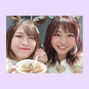 Yoshino Aoyama Instagram - #0716 🐎🎤
・
思い出写真②
〜2ショットたち〜
・
本ちゃん
ゆりな
すみれさん
だーみなさん
そらまるさん
なつみん
ちささぁん
はおちゃん
ひなきちゃん
松岡
・
待機のタイミングが合わずやDAY2は撤収の時間もあったりで撮れずな方が多数😭ひーん
楽屋でも皆さん(というかゆりな)が本当に楽しくて、一生笑い声が響いていて愉快でした！
お写真以上の思い出があるってことサ
ま、みんなにもちょっとは共有してやろう📷
・
・
#ウマ娘 #umamusume 
#ウマ娘5th
#ウマ娘5th横浜D2
#再投稿🙇‍♀️