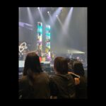 Yoshino Aoyama Instagram - #0521 🌌🎸 ・ 「結束バンドLIVE-恒星-」 ・ 終わってからだいぶ経ちましたが、現地・配信をご覧いただいた皆さんありがとうございました。 ・ ラジオの方でたっっぷり振り返りましたし、 なんとギターヒーローへの道“第2弾”も後日公開されることになりました､､！ すべてはライブとラジオ、そして密着映像に置いて行きましたので、お写真の共有のみさせてください。 ・ ・ 1枚目 ZeppHaneda来たぞーーー！ 2枚目 かっこつけっそくばんど 3枚目 喜多さん、かっこいいなあ…。 4枚目 お母さん(末柄さん)､､love. 5枚目 お衣装もとてもこだわりまみれです。 6枚目 イヤモニも特注！結束バンド仕様なんですよ…！ 7枚目 よぴいくみの誕生日サプライズ！ 8枚目 相棒しっかりシートベルトで輸送 ⁡ ⁡ 𝘛𝘩𝘢𝘯𝘬 𝘺𝘰𝘶. ⁡ ⁡ ⁡ #ぼっちざろっく #結束バンド #BocchitheRock #KessokuBand #鈴代紗弓 #伊地知虹夏 役🥁 #水野朔 #山田リョウ 役🌿 #長谷川育美 #喜多郁代 役🎤 #青山吉能 #後藤ひとり 役🎸 ⁡ #結束バンド恒星 ⁡ 私もっとギターうまくなりたい、かも。