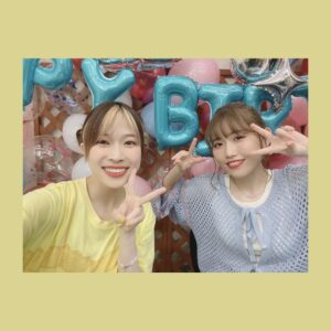 Yoshino Aoyama Instagram - #0518 🎂🎈
・
#よしのに 第二回でした！
バースデーパーティいかがでしたか？
・
育美とは出会って、山でいうところの一合目とかなのに、こんなにも愉快で温かくて、心の器が大きすぎる…と感じることばかりでとても幸せです😭
・
・
#candystripper #bott #青山吉能