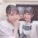 Yoshino Aoyama Instagram - #0128 🍊👑 ・ ・ 「SMILE PRINCESS 3rd LIVE GO UP！」 走り抜けました〜！！！！！！！ メンバーのみんなといると、たくさん笑ってくれて嬉しい気持ちにもなるし、何が何でも頑張りたいと思わせてくれるとってもイイ女ばっかりですワ ・ もっともっとわたしたちの強みを知ってほしいし、わたしももっともっと寄り添いたいなあ。 ・ とにかく大好きと尊敬が増した1ヶ月でした♡ 新曲にタイアップに引き続き宜しくお願いいたします。 ・ ・ #SMILE PRINCESS #スマプリ3rdライブ ⁡ #北守さいか 🔑 #汐入あすか 🎀 #相良茉優 😈 #辻森梓咲 🌅 #本郷里実 💎 #森山由梨佳 🦩 #青山吉能 🥒 ⁡ #実は #きぬの宿志季大瀞 さんに #お会いできたことが本当に嬉しかった #いつだって #心の絆でパックを繋げ🏒⛸️✨✨ #最後の写はあずーを見つめるわたし