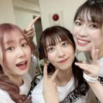 Yoshino Aoyama Instagram - #0128 🍊👑 ・ ・ 「SMILE PRINCESS 3rd LIVE GO UP！」 走り抜けました〜！！！！！！！ メンバーのみんなといると、たくさん笑ってくれて嬉しい気持ちにもなるし、何が何でも頑張りたいと思わせてくれるとってもイイ女ばっかりですワ ・ もっともっとわたしたちの強みを知ってほしいし、わたしももっともっと寄り添いたいなあ。 ・ とにかく大好きと尊敬が増した1ヶ月でした♡ 新曲にタイアップに引き続き宜しくお願いいたします。 ・ ・ #SMILE PRINCESS #スマプリ3rdライブ ⁡ #北守さいか 🔑 #汐入あすか 🎀 #相良茉優 😈 #辻森梓咲 🌅 #本郷里実 💎 #森山由梨佳 🦩 #青山吉能 🥒 ⁡ #実は #きぬの宿志季大瀞 さんに #お会いできたことが本当に嬉しかった #いつだって #心の絆でパックを繋げ🏒⛸️✨✨ #最後の写はあずーを見つめるわたし