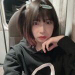 Yoshino Aoyama Instagram – #0107 2️⃣0️⃣🎉🎉
・
・
「ANIPLEX 20th Anniversary Event -THANX-」
たくさんの応援ありがとうございました！
#ぼっちざろっく 後藤ひとり役、
そして #結束バンド として出演いたしました。
・
アニメ大好きっ子としてすくすく育っていたわたしが、大尊敬な作品たちに囲まれながら同じ舞台に立たせていただけるとは。
夢に見てた、こんなイベントあったらいいのにな♩♩がぜ〜〜〜〜〜〜んぶ叶ってしまってなんだかもう、声優としての形を保つことに必死でした。
みんなもそうだよね…。
・
トークセッションでは念願の脚本・吉田さんのお話を伺うことができました💐💐
おじ〜ずもたくさん喋ってくれてTHANXです。
神・けろりら・神にサインまでいただいてしまって…！！！
嬉しいお言葉もいただけて地に埋まりそうです！HAPPY！！
・
・
改めて「ぼっち・ざ・ろっく！」との出会いは、
わたしの人生に信じられないくらいの彩りを与えてくれたなあと感じています。
一生蜜啜って生きていけるように負けじと精進しまくります。
・
感想はラジオでも語っているので是非にね♡
・
・
#アニプレックス20周年 
おめでとうございます！！！！！！！！
アーカイブ、1/16まで！絶対見逃すな言ったからね
・
・
・
⁡
#鈴代紗弓 #伊地知虹夏 役🥁
#水野朔 #山田リョウ 役🌿
#長谷川育美 #喜多郁代 役🎤
#青山吉能  #後藤ひとり 役🎸
⁡
#よぴが載せたい育美
