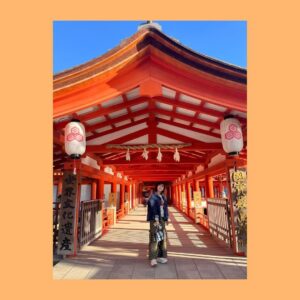 Yoshino Aoyama Instagram - #1022 ⛩️🌊
・
・
宮島旅👯‍♀️🚗🦪🧀🍁🧀🥓🍤🐟🍶
・
・
・
#鹿との2ショット
#天気予報のガキになっちゃった
#不覚🤦‍♀️