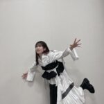 Yoshino Aoyama Instagram – #0107 2️⃣0️⃣🎉🎉
・
・
「ANIPLEX 20th Anniversary Event -THANX-」
たくさんの応援ありがとうございました！
#ぼっちざろっく 後藤ひとり役、
そして #結束バンド として出演いたしました。
・
アニメ大好きっ子としてすくすく育っていたわたしが、大尊敬な作品たちに囲まれながら同じ舞台に立たせていただけるとは。
夢に見てた、こんなイベントあったらいいのにな♩♩がぜ〜〜〜〜〜〜んぶ叶ってしまってなんだかもう、声優としての形を保つことに必死でした。
みんなもそうだよね…。
・
トークセッションでは念願の脚本・吉田さんのお話を伺うことができました💐💐
おじ〜ずもたくさん喋ってくれてTHANXです。
神・けろりら・神にサインまでいただいてしまって…！！！
嬉しいお言葉もいただけて地に埋まりそうです！HAPPY！！
・
・
改めて「ぼっち・ざ・ろっく！」との出会いは、
わたしの人生に信じられないくらいの彩りを与えてくれたなあと感じています。
一生蜜啜って生きていけるように負けじと精進しまくります。
・
感想はラジオでも語っているので是非にね♡
・
・
#アニプレックス20周年 
おめでとうございます！！！！！！！！
アーカイブ、1/16まで！絶対見逃すな言ったからね
・
・
・
⁡
#鈴代紗弓 #伊地知虹夏 役🥁
#水野朔 #山田リョウ 役🌿
#長谷川育美 #喜多郁代 役🎤
#青山吉能  #後藤ひとり 役🎸
⁡
#よぴが載せたい育美