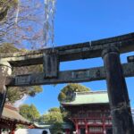 Yoshino Aoyama Instagram - #0104 🐉⛩️ ・ 明けましておめでとうございます。 本年もよろしくお願い申し上げます。 ・ ・ 今年の正月は久々に実家で過ごしました。 わたし自身ひとつひとつのニュースを見事にくらってしまってずっと心穏やかに過ごせたわけではないですが、だからこそ家族、友人と過ごすかけがえのない時間を大切にしなければと感じました。 ・ ・ ・ かつての地震で全倒壊してしまった阿蘇神社の楼門。 約7年の時を経て復旧したその姿は荘厳で、それだけでパワーを貰いました。 皆さんの当たり前の日々が戻るまでどれだけ時間がかかるのだろうか、果てしない苦しみを思うと本当に心が痛みます。 ・ わたしにできることをひとつひとつ。 なにか幸せの一助になっていたら嬉しいです。 ・ ・ 今年もよろしくお願い申し上げます！ ・ ・ ・ #青山吉能 #阿蘇神社 #tientien #阿蘇駅 #藤崎八旛宮 #射的 #射的あったら必ずやる
