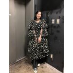 Yoshino Aoyama Instagram - #1210 🌷🎤🌷 ・ 青山吉能トーク＆ライブツアー2023 「こぼればな(し)」 無事に！終わりました！！ ・ 大層な感想などはそれぞれのメディアでやるとして 今回はいつも最高のヘアメイク&スタイリング、 バタバタな中でしたが 食べられたものたちなどの写真をシェアします🍻 (しかし最後のラーメンは今日の😹) ・ うたをうたうのって本当に寿命との勝負〜！ ヒリヒリヒリヒリヒリヒリヒジ ありがとうございました〜！！！！！ ・ ・ ・ #青山吉能 #こぼればなし2023 #ランチは大盛り無料ライス無料 #そりゃあ #ねえ…