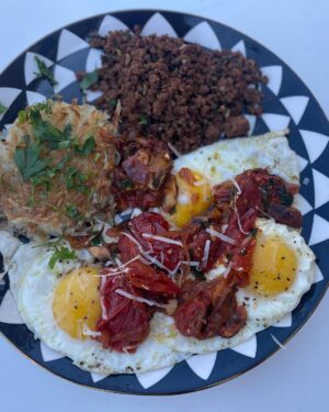 Youssef Zalal Instagram - Chef moroccandevil 😁 happy Sunday people😁❤️ #bison #eggs #hasbrowns #tomatosalsa #breakfast
