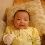 Yu-Jia Lin Instagram - 晚上了就來看看可愛的小毓家吧❤️🥰 我跟須弘道小時候誰比較可愛勒😏 兩張都是我喔🤪 留言告訴我❤️🔥 #小時候系列 #林毓家 #家家
