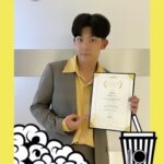 Yu-Jia Lin Instagram - 桃園電影節得到最佳男演員獎項🔥💜 謝謝所有一路上支持我的人🙏 也謝謝橋頂少年給了我那麼多回憶✌️ 我一定會繼續加油 也謝謝前輩們給我的鼓勵! 我會努力🙏 #桃園電影節 #最佳男演員 #林毓家 #家家 #橋頂少年