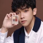 Yu-Jia Lin Instagram - 今天的我才不ㄎㄧㄤˉ勒🤪 最近除了上學之外 還有一些工作上節目通告 訪問 活動出席， 長時間妝髮的過程中，挑選適合自己的彩妝用品也很重要， 打造出亮眼好看的面貌，我喜歡自然通透又時尚的彩妝用品，讓我在鏡頭面前展現出最好的一面 這次Visée新品 #唯霧時尚眼彩 我使用的色號是RD-2#磚紅棕， 給人一種兼具優雅與帥氣的印象，霧面粉質色調，自然通透的霧面感眼彩， 以好看的漸層打造出很自然立體感的雙眼， 似楓紅般色系也很適合在浪漫秋冬季節中使用。 唇彩部分是 #玩霧緻尚唇膏 唇彩PK841是#優雅裸藕粉色 粉嫩的粉紅色調加上 毛玻璃般的半霧面質感，自然融入貼合肌膚， 呈現出霧感結合柔潤的溫柔唇色。 @viseetw
