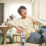 Yu-Jia Lin Instagram - 最喜歡玩遊戲的我，今天來挑戰OATLY五行詩！ O OATLY ！ A Amazing 的黑科技－酶解技術，將固體的燕麥轉化成濃郁滑順的口感 T Totally Vegan！植物基飲食減少對環境造成的負擔 L Lovely 可以搭配茶、咖啡，美味更加分 Y You should try it！ ⟪OATLY燕麥奶⟫ ⭐️多樣風味 咖啡師燕麥奶可搭配茶、咖啡 低脂燕麥奶可以配麥片，可單喝，或是做成水果燕麥奶昔 巧克力燕麥奶可搭咖啡、可單喝，多樣搭配開啟新生活 ⭐️源自天然 不含牛奶、乳糖、防腐劑、人工色素及化學調味料 是素食及乳糖不耐者的健康新選擇🌿🌿 ⭐️永續環保 以植物取代乳製品，同時減輕動物製品對環境所造成的負擔 現在到全台威秀影城都可以買到我最愛的OATLY燕麥奶飲品喔! @OATLY #OATLYTW #植物奶 #新生活日常 #AcQUA源少年 @vieshowbaby #威秀 *低脂、巧克力燕麥奶於2023年1月重新上市 衣服｜ @sandroparis @zara 鞋子｜ @allsaints @allsaintstaiwan