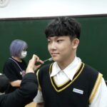 Yu-Jia Lin Instagram – 我高中吃雞常常跟隊友打到很晚 一把接著一把一直玩下去 所以晚上常常不睡覺 所以我覺得這個夜貓型 根本就很符合我自己🥰
期待10/7錄超多人一起FEAT的完整長版影片的播出!
想抽到我的簽名咖啡廣場嗎?詳細資訊在留言置頂唷! 一定要去看喔❤️🥰
明日是最後一篇 會有彩蛋 記得去看😘
#咖啡廣場#提神街一波#考試神助攻 #我是夜貓考生#你是哪種型 #各種同學 #AcQUA #源少年