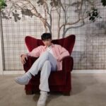 Yu-Jia Lin Instagram - I’m King 最笨的King🤪 #林毓家 #家家 #AcQUA #king #ootd