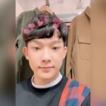 Yu-Jia Lin Instagram - 今天我穿的好看嘛🤪 留言跟我說💕 #林毓家 #家家 #ootd #AcQUA 全球 UNIQLO LifeWear Day 零時差登場，這次秋冬新品以[今日新經典]為靈感主題，提出契合現代生活需求的四大時尚趨勢。旗艦店升級轉型為LifeWear Store示範店 ，帶給消費者全新店舖體驗 貼近大自然🥰 全新到傳統風格等著你🔥 男裝 粗紡棉質格紋襯衫 450263#26 男裝 U AlRism棉質寬版中高領T恤455933#00 男裝 休閒上衣 450185#09 男裝 Slim Fit 牛仔褲 450243#07 邀請大家參加UNIQLO第一屆極致日常服票選活動，9/12-9/25 一人一票，投下你所愛的服裝之外，還可以抽獎喔 #uniqlo2022FW#TodaysClassics @UNIQLO_TAIWAN