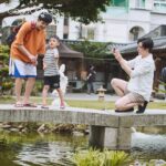 Yu-Jia Lin Instagram - 你最喜歡的爸爸&爹地上線啦！ 面對突然出現的「第二個」孩子， 傑立和Damian將面臨史上最大的衝突... 他們的感情能回到從前那樣嗎？ 台灣第一齣同志家庭影集《酷蓋爸爸》第二季1+2集連播 第一集註冊免費看👉 https://bit.ly/3JAQaQE 面對前妻還有天菜「舊愛」的夾擊， Damian與傑立該如何重拾分隔兩地的感情？ 🌈播出平台︱GagaOOLala 🌈導演、編劇︱陳怡妤 🌈監製︱林志杰、吳宗祐 🌈主演︱謝佳見、邱木翰、林凱奕、林毓家、路嘉怡、路嘉欣、趙逸嵐（小8） 🌈特別演出︱鄭 怡、王自強、管麟、鄭靚歆、許乃涵、林貫易、陳柏涵、徐韜、葉天倫、二哥、林牧昕、吳季璇、杜詩梅、呂欣潔 #林毓家 #酷蓋爸爸 #酷蓋 #gagaoolala