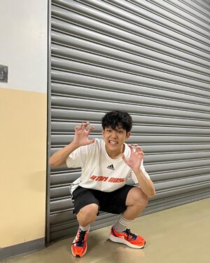 Yu-Jia Lin Instagram - 我跑超快的啦！
但我還是會故意放慢等😅
不然妳怎麼追的到我🤪
第二部影片是我的好哥哥
因為我都投不進安慰我🤣
@actor_ky 🥰❤️
然後偷放一個有投進的🤣

釋放無限活力 跟 #adidastaiwan 揮灑汗水 奮力到底
@adidas_tw #ADIZEROBOSTON11跑鞋新色

#林毓家 #家家 #原子運動會 #原子少年 #原子少年atomboyz