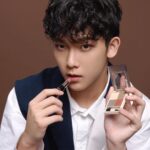 Yu-Jia Lin Instagram - 今天的我才不ㄎㄧㄤˉ勒🤪 最近除了上學之外 還有一些工作上節目通告 訪問 活動出席， 長時間妝髮的過程中，挑選適合自己的彩妝用品也很重要， 打造出亮眼好看的面貌，我喜歡自然通透又時尚的彩妝用品，讓我在鏡頭面前展現出最好的一面 這次Visée新品 #唯霧時尚眼彩 我使用的色號是RD-2#磚紅棕， 給人一種兼具優雅與帥氣的印象，霧面粉質色調，自然通透的霧面感眼彩， 以好看的漸層打造出很自然立體感的雙眼， 似楓紅般色系也很適合在浪漫秋冬季節中使用。 唇彩部分是 #玩霧緻尚唇膏 唇彩PK841是#優雅裸藕粉色 粉嫩的粉紅色調加上 毛玻璃般的半霧面質感，自然融入貼合肌膚， 呈現出霧感結合柔潤的溫柔唇色。 @viseetw