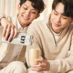 Yu-Jia Lin Instagram - 最喜歡玩遊戲的我，今天來挑戰OATLY五行詩！ O OATLY ！ A Amazing 的黑科技－酶解技術，將固體的燕麥轉化成濃郁滑順的口感 T Totally Vegan！植物基飲食減少對環境造成的負擔 L Lovely 可以搭配茶、咖啡，美味更加分 Y You should try it！ ⟪OATLY燕麥奶⟫ ⭐️多樣風味 咖啡師燕麥奶可搭配茶、咖啡 低脂燕麥奶可以配麥片，可單喝，或是做成水果燕麥奶昔 巧克力燕麥奶可搭咖啡、可單喝，多樣搭配開啟新生活 ⭐️源自天然 不含牛奶、乳糖、防腐劑、人工色素及化學調味料 是素食及乳糖不耐者的健康新選擇🌿🌿 ⭐️永續環保 以植物取代乳製品，同時減輕動物製品對環境所造成的負擔 現在到全台威秀影城都可以買到我最愛的OATLY燕麥奶飲品喔! @OATLY #OATLYTW #植物奶 #新生活日常 #AcQUA源少年 @vieshowbaby #威秀 *低脂、巧克力燕麥奶於2023年1月重新上市 衣服｜ @sandroparis @zara 鞋子｜ @allsaints @allsaintstaiwan