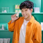 Yu-Jia Lin Instagram - 非常開心能擔任INNISFREE 一日店長和大家見面❤️ 自由之島活動倒數兩天！ 快去打卡打起來🤪 THE NEW ISLE 快閃店 6/21~7/3 台北新光三越A11館 記得體驗INNISFREE 全新推出的 #維他命C淨亮精華 亮亮瓶✨ 裡面添加的獨家「金球膠囊」科技很特別，可以讓膚色bling bling喔！ #INNISFREE全新品牌概念店 #THENEWISLE #INNISFREETAIWAN #維他命C淨亮精華 特別感謝 @paulsmithdesign @bluebelltw @theofficialpandora @shiatzychen